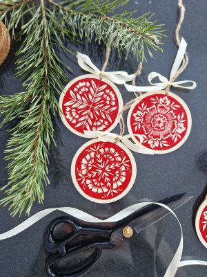 ORNAMENT i trä - handtryckta